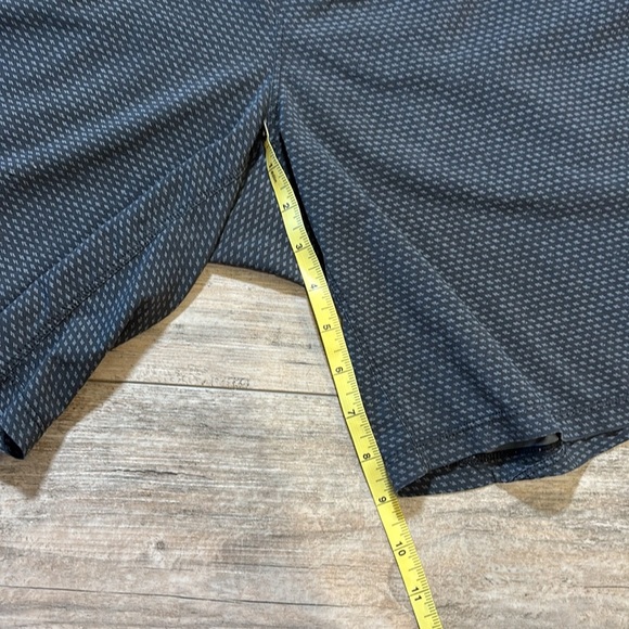 Lululemon Men's Black Gray Geometric Print Drawstring Pull On Shorts Size Medium - Picture 5 of 7